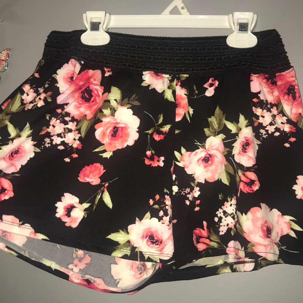 eye candy  flowy soft floral shorts size medium